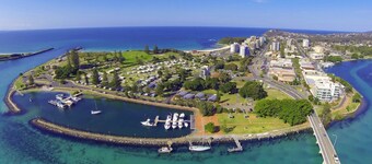 Akuna 3 ground floor apartment opposite Wallis Lake