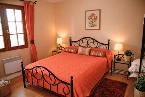 2 bedrooms, WiFi, bed sheets, wheelchair access