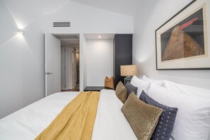 3 Schlafzimmer, hochwertige Bettwaren, Bügeleisen/Bügelbrett
