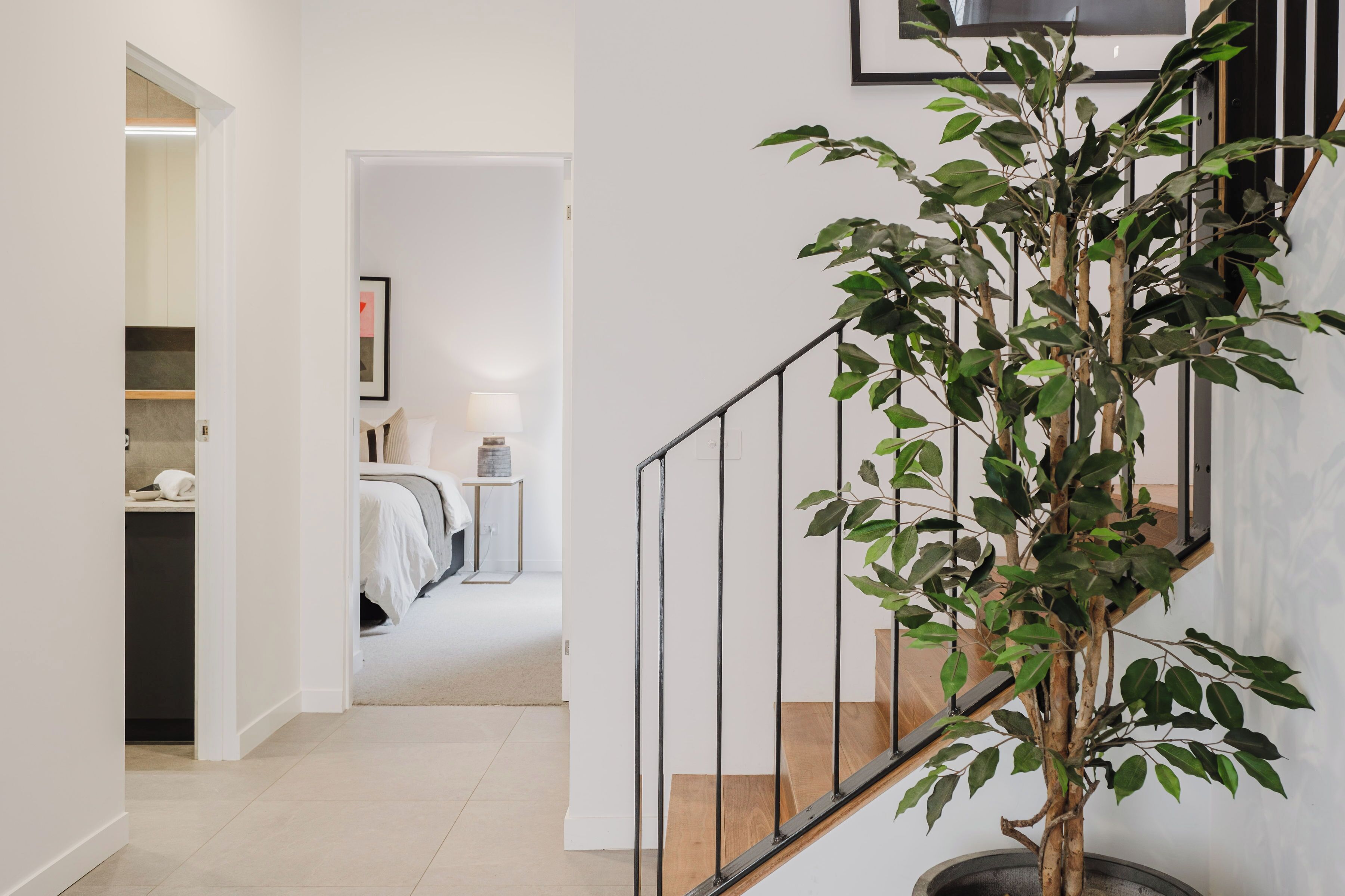 2 Schlafzimmer, hochwertige Bettwaren, Bügeleisen/Bügelbrett