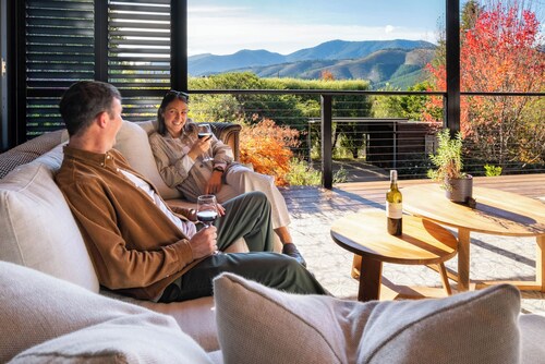 25 Walkers Lane - Luxurious living with breath taking views