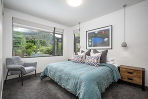 3 多间卧室、高档床上用品、熨斗/熨衣板、免费 WiFi