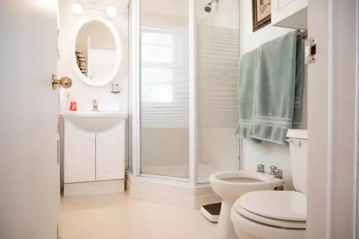 Best spot on Lake Nipissing + private beachfront + parking + close to downtown