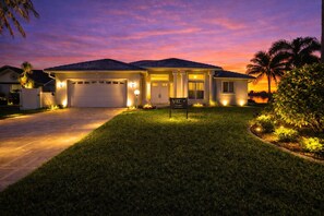 Exterior - VRCC Villa Alba - waterfront villa with boat dock (Cape Coral)