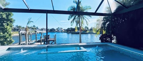 屋内プール、温水プール