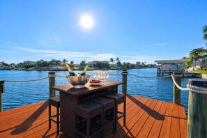 Property grounds - VRCC Villa Alba - waterfront villa with boat dock (Cape Coral)