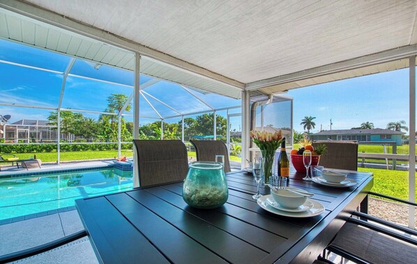 Outdoor dining