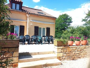 Terrace/patio - Gite for 15 people Le Canebal right, wifi heated pool to share (Sarlat-la-Canéda)