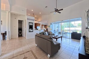 Smart TV, libri, impianto stereo