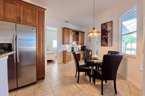 Dining - VRCC Villa Nautilus - Boat Included! (Cape Coral)