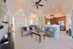 Smart TV, libri, impianto stereo