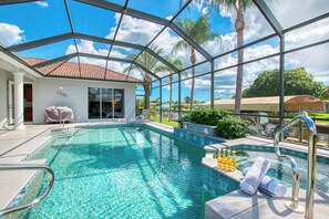 A heated pool - VRCC Villa Nautilus - Boat Included! (Cape Coral)