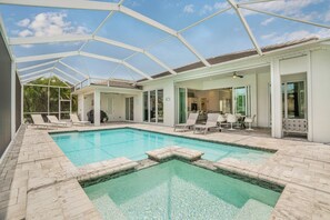 A heated pool - VRCC Villa Nouveau - 4 bedrooms, pool and spa (Cape Coral)