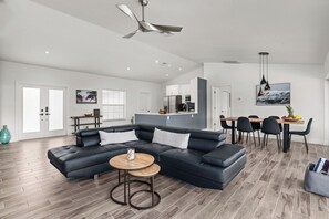 Smart TV, reproductor de DVD, libros y videoteca 