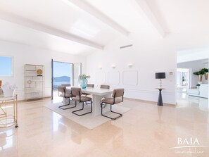 Dining - Amazing panoramic sea view  (Grimaud)
