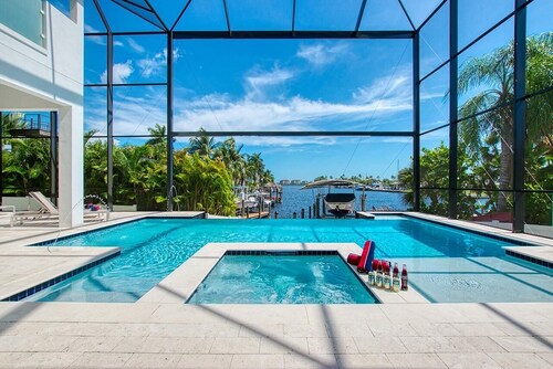 VRCC Villa The Beau, direkter Zugang zum offenen Wasser.