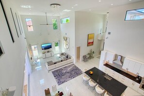 Smart TV, stereo - VRCC Villa The Beau, direct access to open water. (Cape Coral)