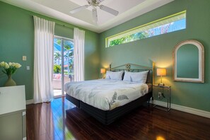 4 bedrooms, iron/ironing board, free WiFi, bed sheets - VRCC Villa The Palms (Cape Coral)