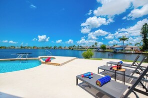A heated pool - VRCC Villa The View - Anglers paradise with a view (Cape Coral)