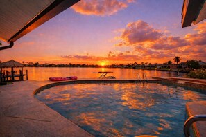 A heated pool - VRCC Villa The View - Anglers paradise with a view (Cape Coral)