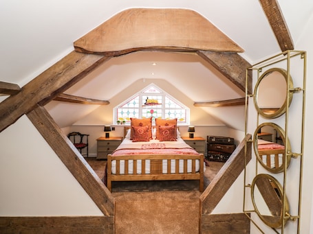 Cottage | 4 bedrooms, individually decorated, individually furnished, free WiFi. Station Masters Cottage