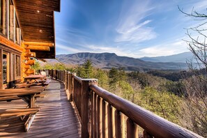House, Multiple Beds (Cabin Fever Lodge #750) | Outdoor dining - Cabin Fever Lodge #750 (Gatlinburg)