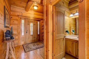 House, Multiple Beds (Cabin Fever Lodge  #750) | Bathroom