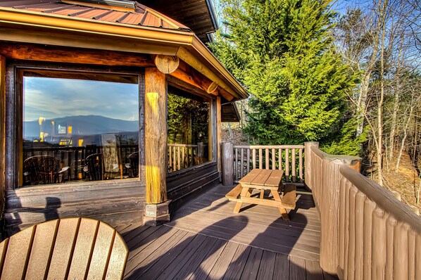 House, Multiple Beds (Cabin Fever Lodge  #750) | Outdoor dining