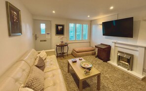 TV - Quaint 2 bed Cottage in the Heart of Cambridge with free parking off-site (Cambridge)