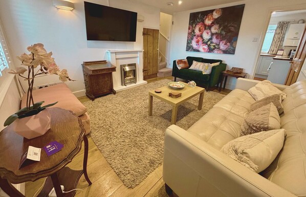 TV, fireplace
