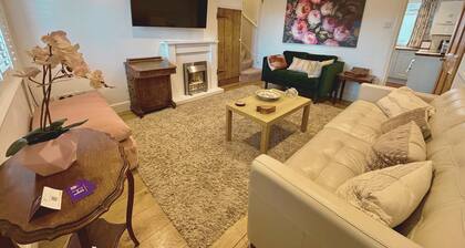 Quaint 2 bed Cottage in the Heart of Cambridge with free parking off-site