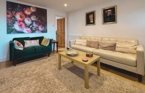 TV - Quaint 2 bed Cottage in the Heart of Cambridge with free parking off-site (Cambridge)
