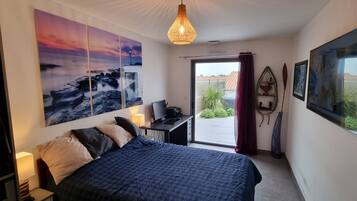 3 slaapkamers, een strijkplank/strijkijzer, gratis wifi, beddengoed