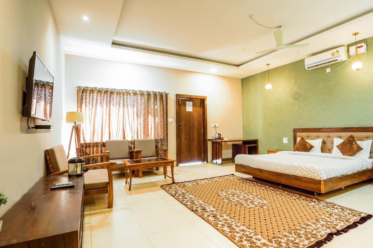 Habitación estándar | Tabla de planchar con plancha y ropa de cama
