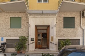 Exterior detail - GuestHost - Vatican & St. Peter's Apartment with Balcony (Roma)