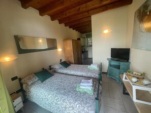 1 bedroom, bed sheets