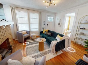 TV, offices - Feel the Berne by Minty Living (Atlanta)