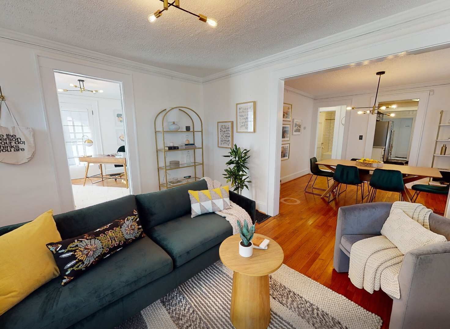 Televisión y oficina 