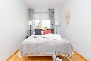 2 slaapkamers, een strijkplank/strijkijzer, wifi, beddengoed