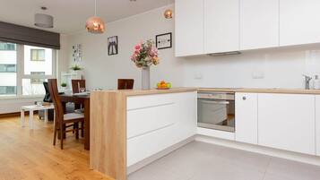 Réfrigérateur, four, plaque de cuisson, lave-vaisselle