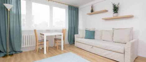 Una televisión de pantalla plana