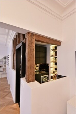 Fridge, microwave, oven, stovetop - Le Fontenay - Les Demoiselles at Versailles (versailles)