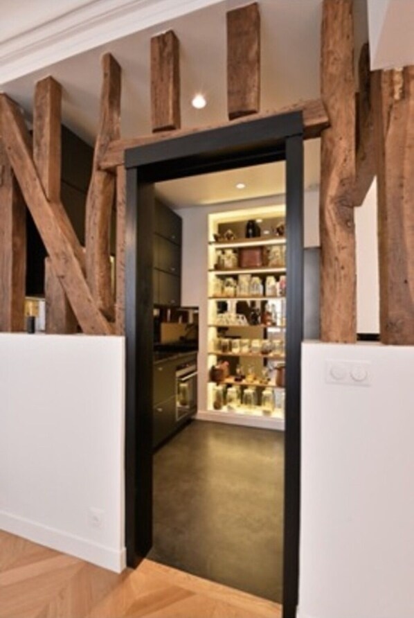 Fridge, microwave, oven, stovetop - Le Fontenay - Les Demoiselles at Versailles (versailles)