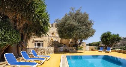 Dar ta' Pippa - 2 bedroom house with valley views