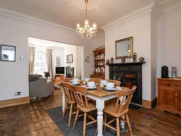 Cottage | Interior