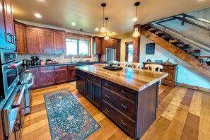 Fridge, microwave, oven, stovetop - Luxury Family Home with Full Teton Views + Hot Tub (Driggs)