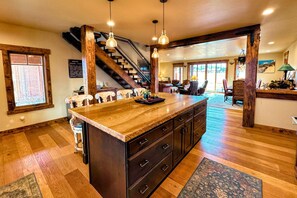 Dining - Luxury Family Home with Full Teton Views + Hot Tub (Driggs)