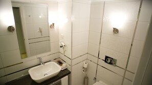 Double Room | Bathroom | Hair dryer, slippers - Melid Hotel (Malatya)