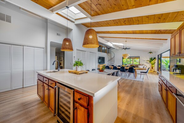 Fridge, microwave, oven, stovetop - Entire Gated Estate w/ Lap Pool Ocean View AC in DT Kona (Kailua-Kona)