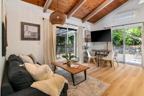 Smart TV - Entire Gated Estate w/ Lap Pool Ocean View AC in DT Kona (Kailua-Kona)